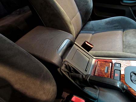 コンソールBOX付アームレストに交換（BMW 5シリーズ セダン・E39）by