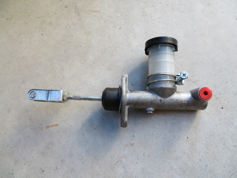 クラッチマスターシリンダーAssyとレリーズシリンダー交換（日産