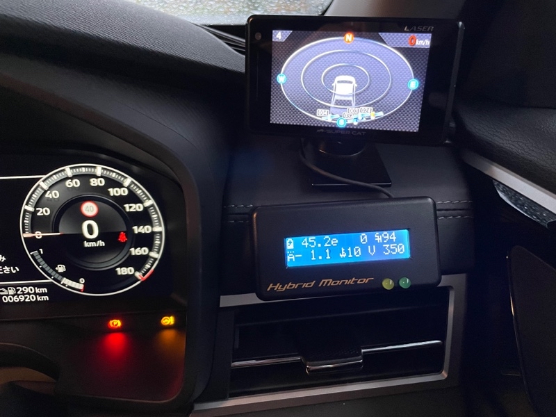 新型アウトランダー用ハイブリッドモニター取り付け（三菱