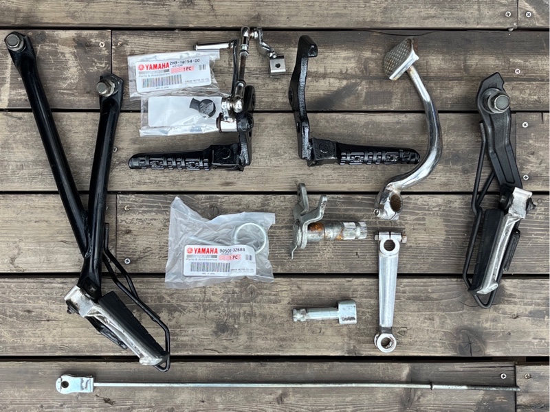 純正バックステップへの変更です（ヤマハ SR400）by TECHNITUNED β