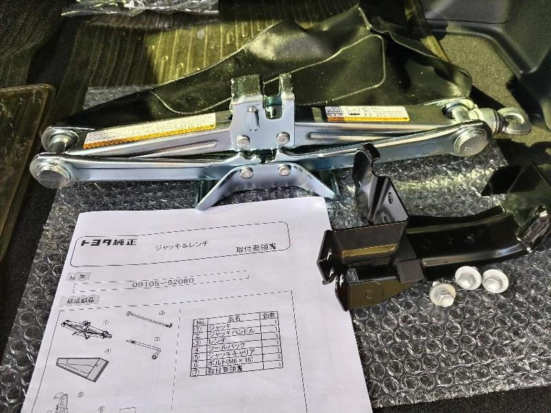 トヨタ純正ジャッキ「取付」（トヨタ シエンタ・10系）by アイキャッチ