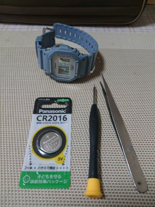G-SHOCK DW-5600 電池交換 & 車 キーレス電池交換（その他 腕時計）by