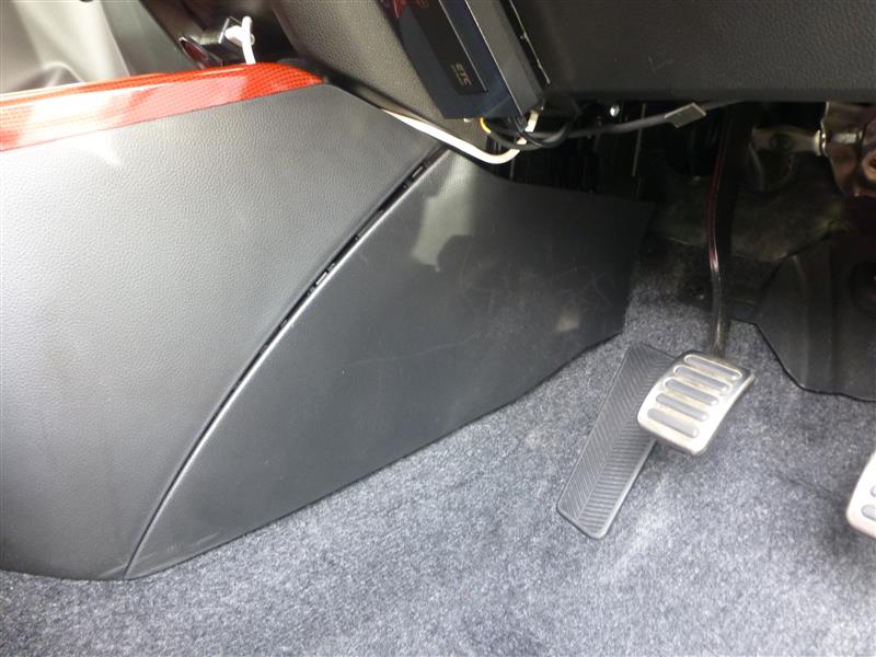 NEOPLOT フットレストバーNEO取り付け（スズキ スイフトスポーツ