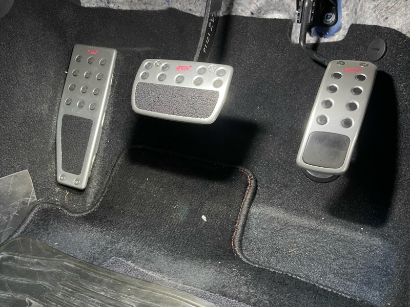STIペダルパッドセット取付け （スポーツペダル装着車）（スバル