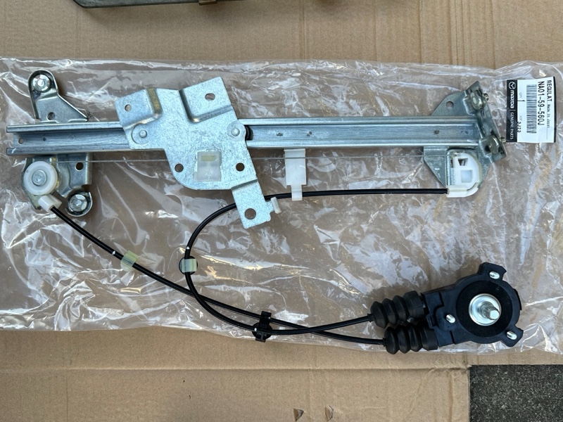 ウインドウレギュレーター交換(助手席側)（マツダ ユーノス