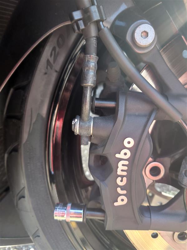 ブレーキパッド(FR)交換（スズキ GSX1300R HAYABUSA (ハヤブサ)）by