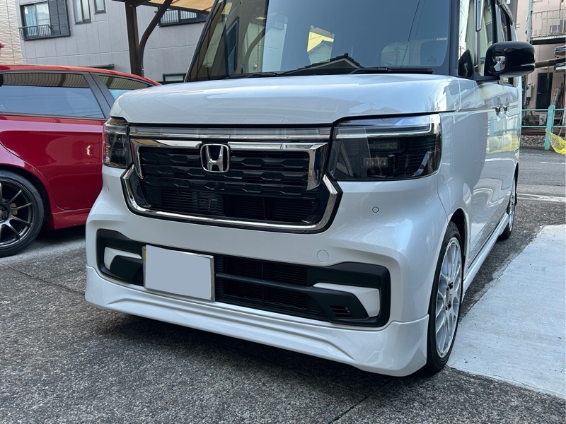 無限フロントグリルガーニッシュ取付（ホンダ N-BOXカスタム・JF5/6
