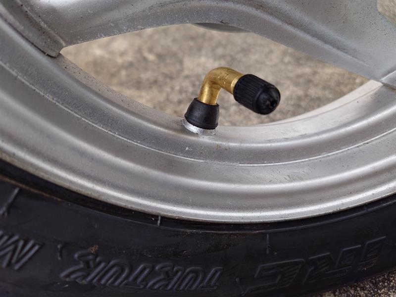 ライブディオAF35 タイヤ空気圧確認＆調整（ホンダ ディオ）by ふじ