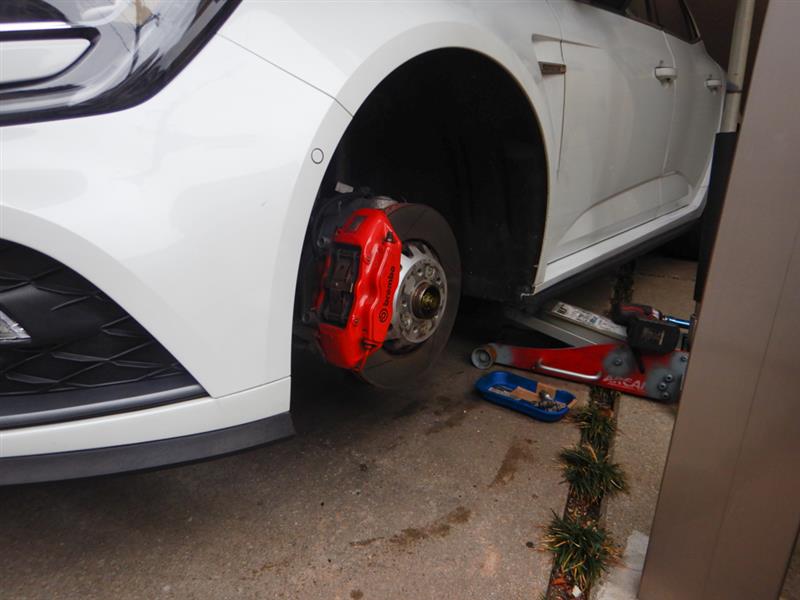 メガーヌ4RS ブレーキパッド交換(19628km) （ルノー メガーヌ ルノー