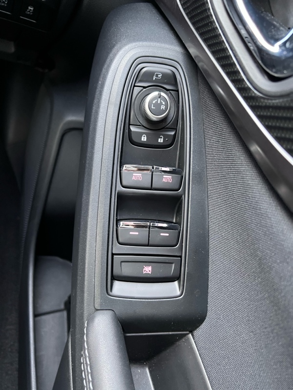 運転席パワーウィンドウスイッチ交換（スバル インプレッサ スポーツ