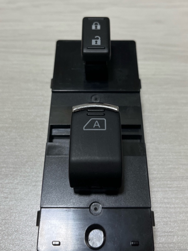 パワーウィンドウスイッチのデコり（日産 フェアレディZ ロードスター