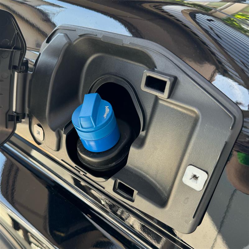 ランクルベース オリジナル尿素リッドに交換（トヨタ ランドクルーザー