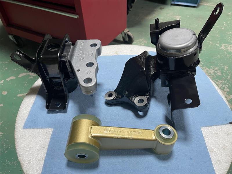 ①DIYでエンジンマウントの交換（準備と運転席側）（スズキ