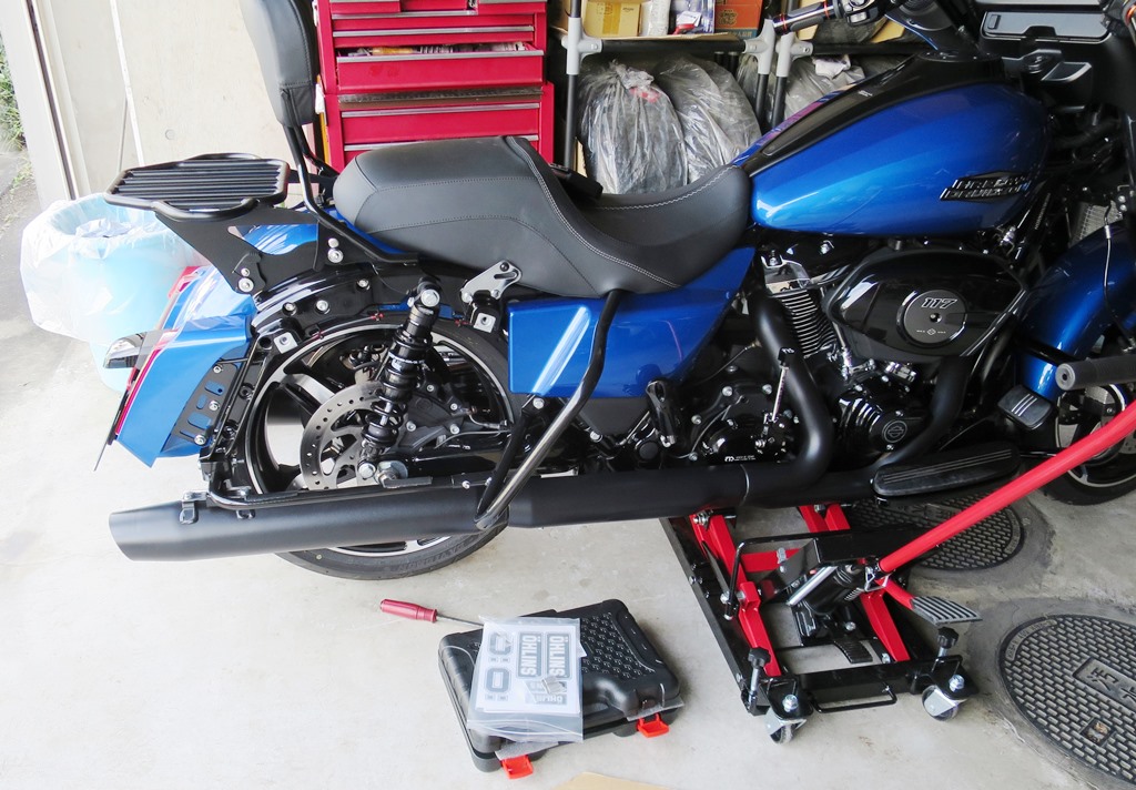 ÖHLINSリアショックへ交換（ハーレーダビッドソン FLHX ストリート