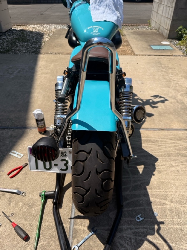 フラットフェンダーとシーシーバーの取り付け（ホンダ V-TWIN マグナ