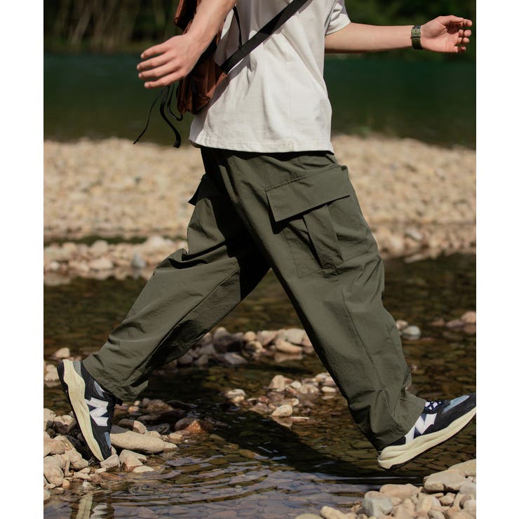 アウトドアにもおすすめ！撥水ビッグシルエットカーゴパンツ サイド