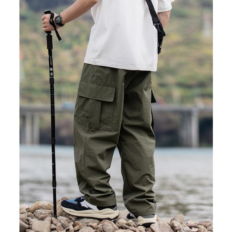 アウトドアにもおすすめ！撥水ビッグシルエットカーゴパンツ サイド
