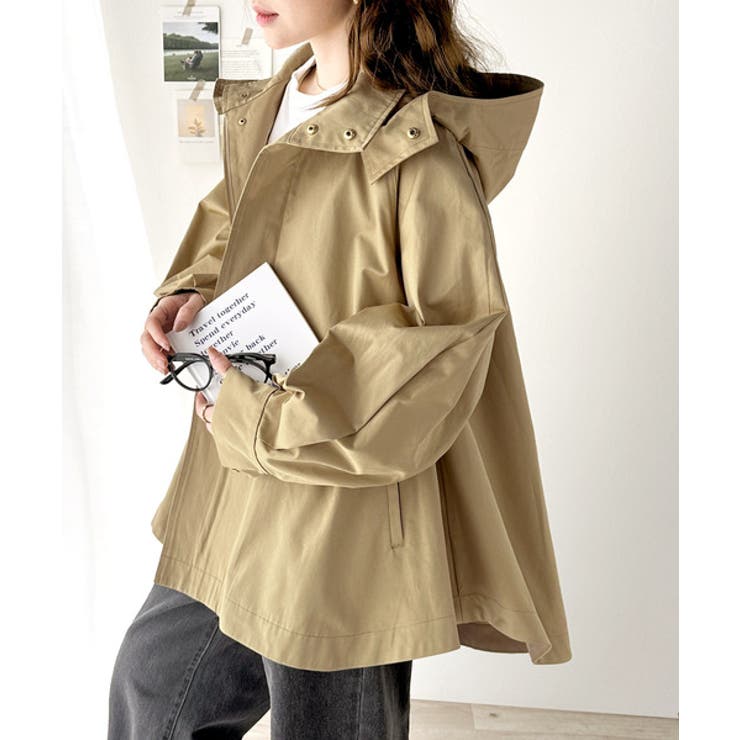 ひらり、フレアで華やかに。スタンドカラーフレアマウンテンパーカー