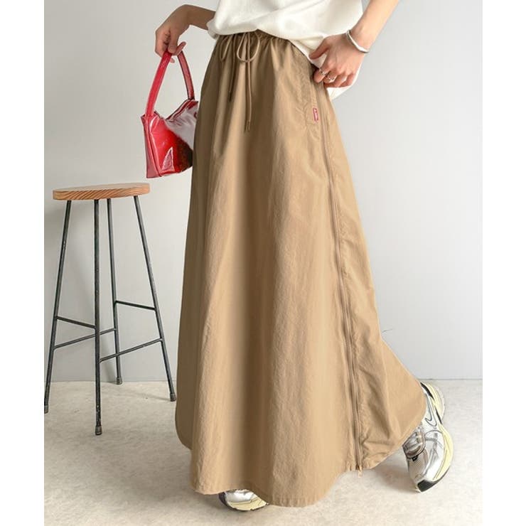 Javaジャバコラボ》軽やかに表情変える大人スポーティー。サイドジップ