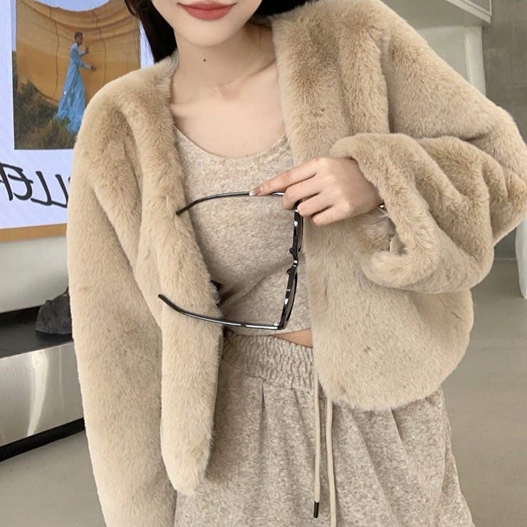 ショート丈ファーコート 韓国ファッション Vネック[品番：SHNW0008192