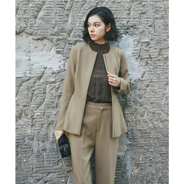 ノーカラーペプラムジャケット＆スラックスパンツセットアップスーツ