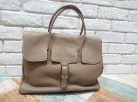 新宿店で、綺麗なシセイの981フラップトートを買取りました。 買取価格