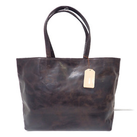 大阪心斎橋店にて、アニアリの牛革、ダークブラウン、シンプルトート