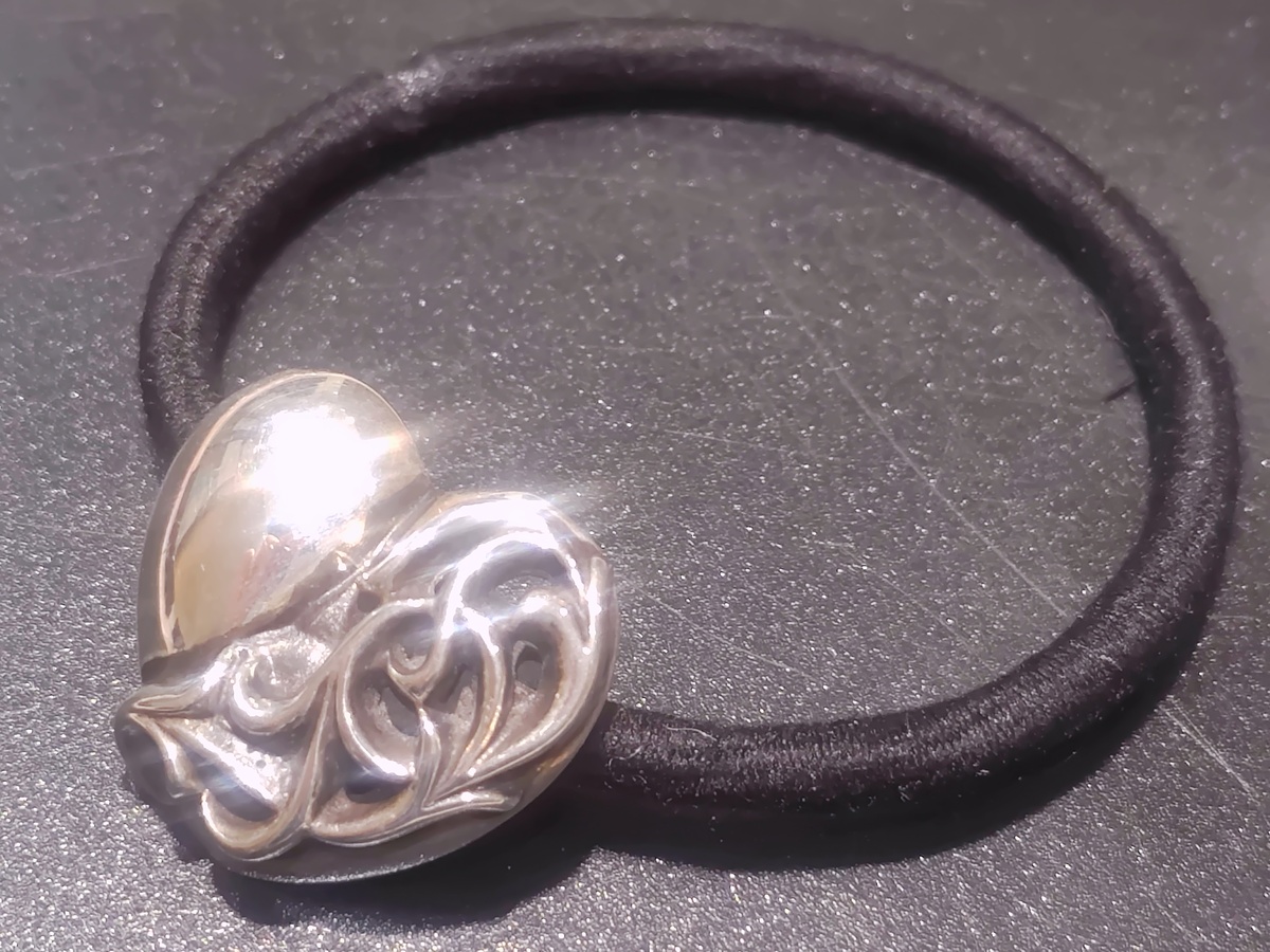 新宿店で、クロムハーツの925・スモールハートのヘアゴムを買取しま