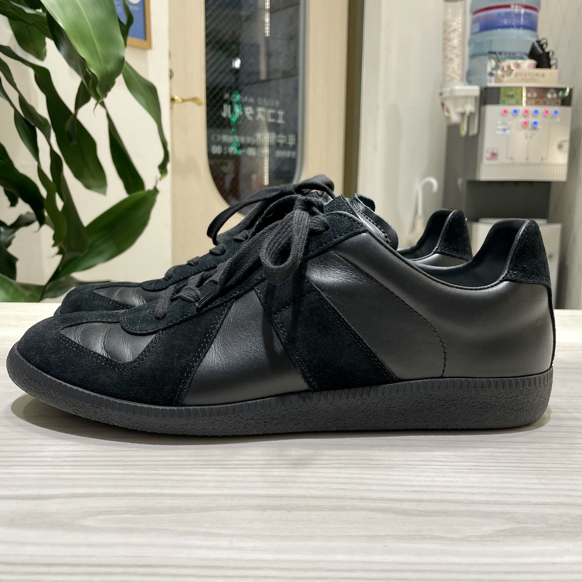 渋谷店で、メゾンマルジェラ(ブラック 22 ジャーマントレーナー