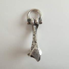 渋谷店で、リンチシルバースミスのボーン、925製、ペンダントトップを