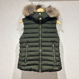 浜松入野店でタトラスの品番がLTA19A4695のカーキ、ファーダウンベスト