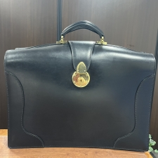 万双を心斎橋で買取。ブライドルレザー使用の、定番2つマチのダレス