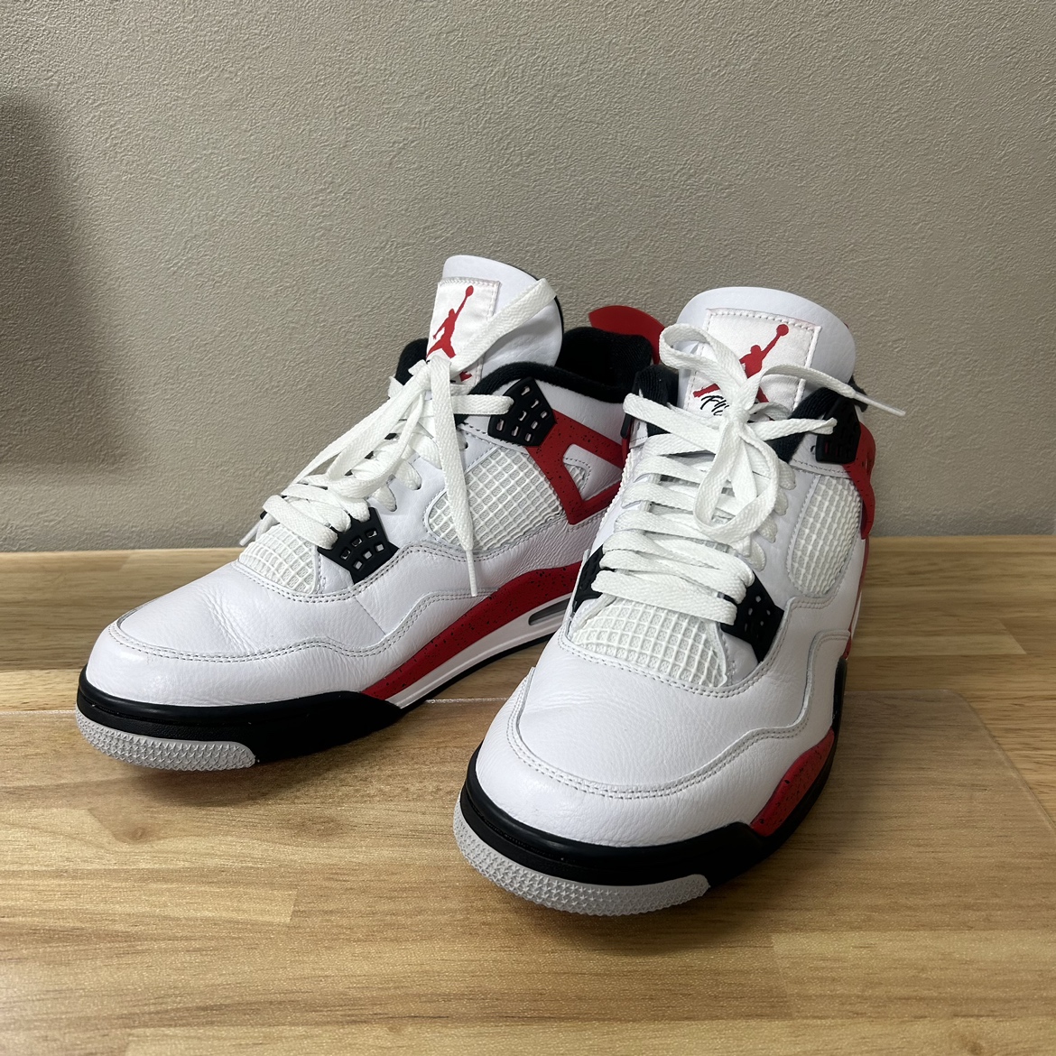 神戸三宮店にて、ナイキのエアジョーダン4レトロ・レッドセメント