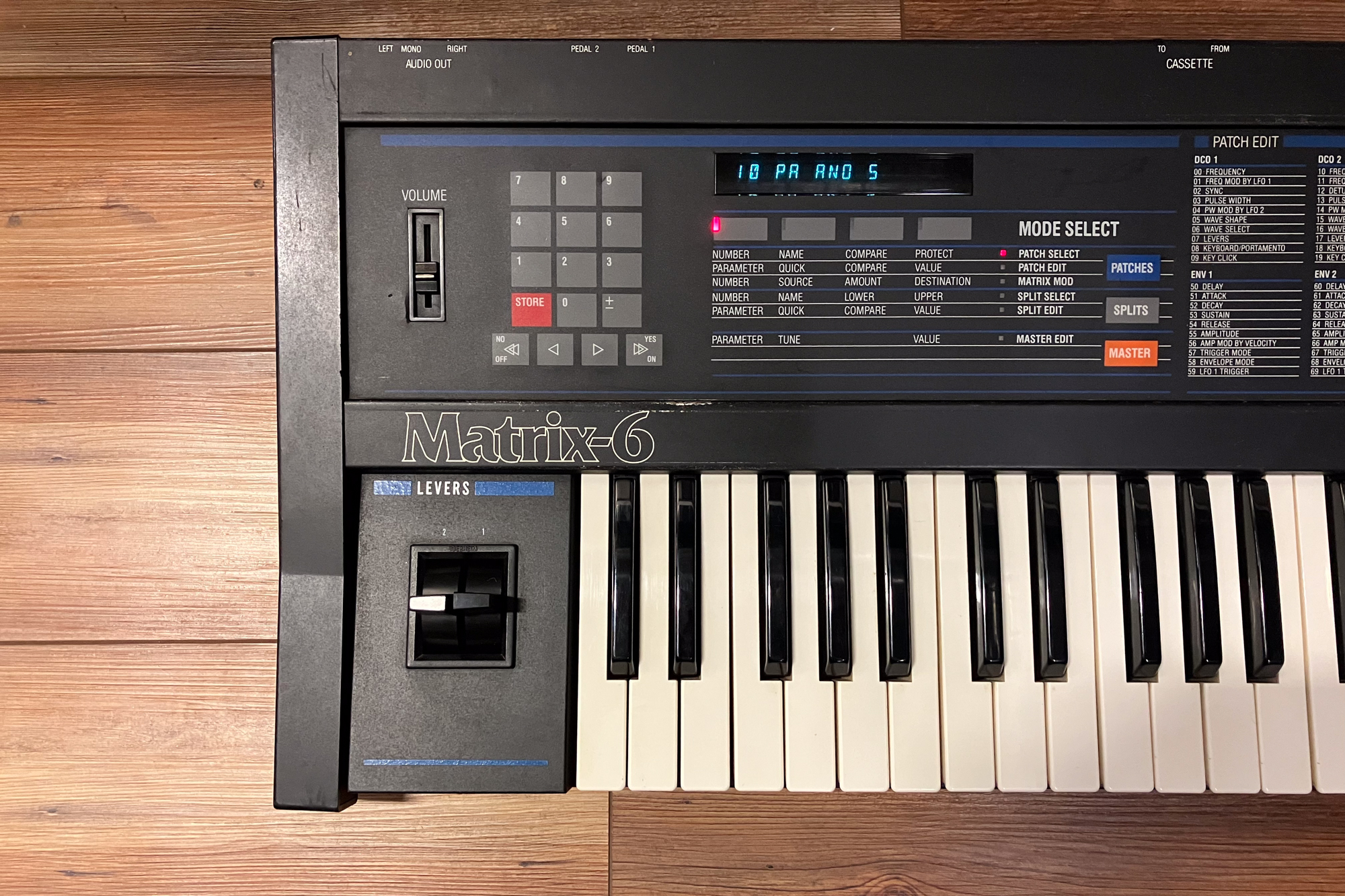 Oberheim Matrix-6 - Syntaur