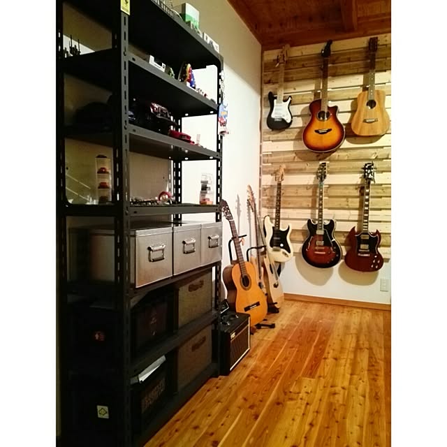 棚 ギターのおしゃれなアレンジ・飾り方のインテリア実例 ｜ RoomClip
