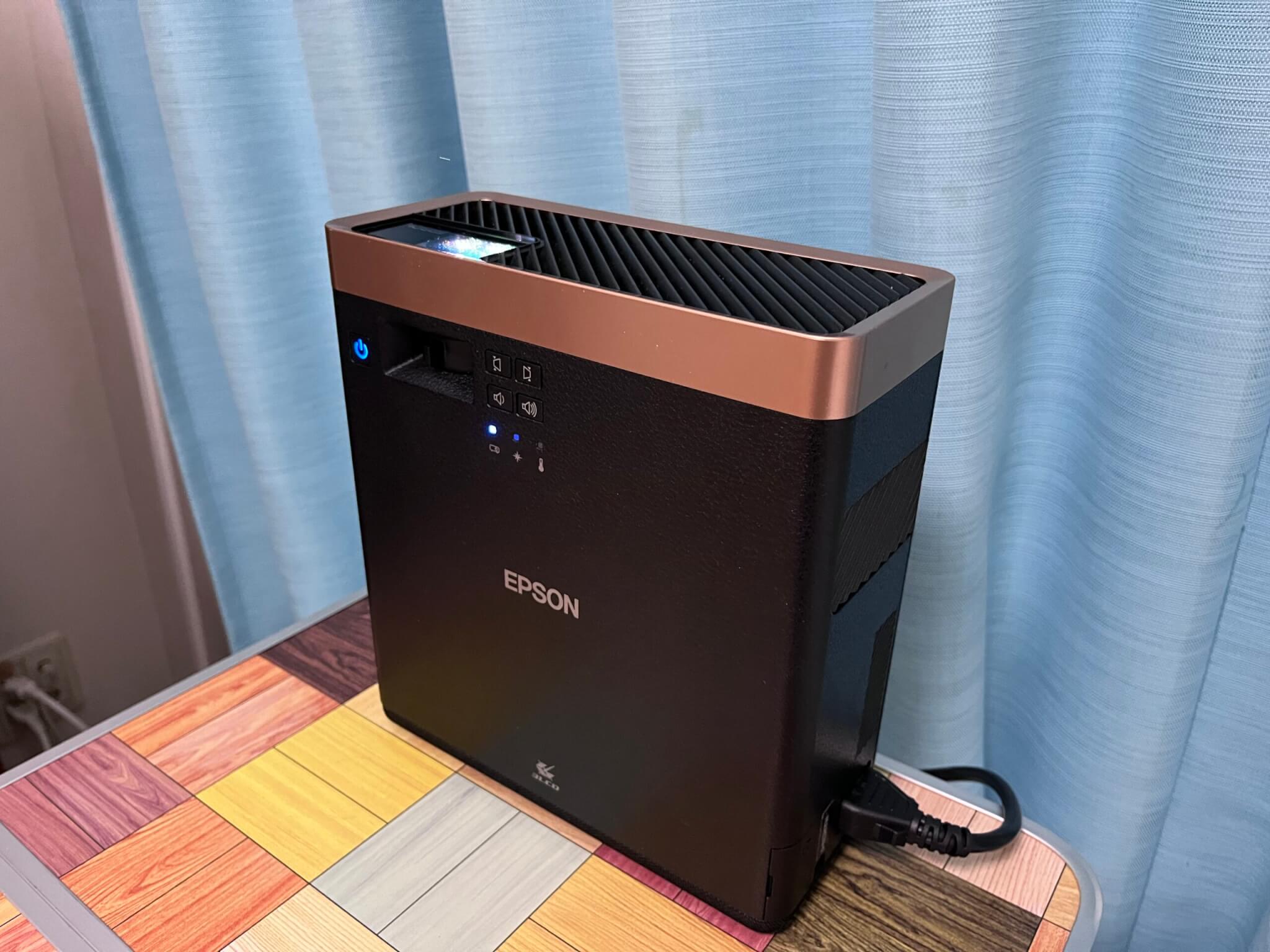 EPSONのdreamio EF-100BATVを使用レビュー! 場所を選ばない手軽さが