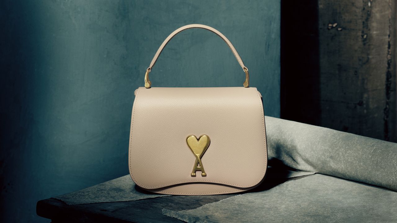 The article: THE PARIS PARIS BAG, AMI LAUNCHES A NEW IT BAGThis