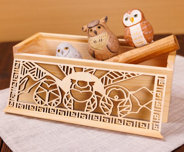 香港 アイランドオファー（オリジナルデザイン） 木彫りフクロウ3体 木