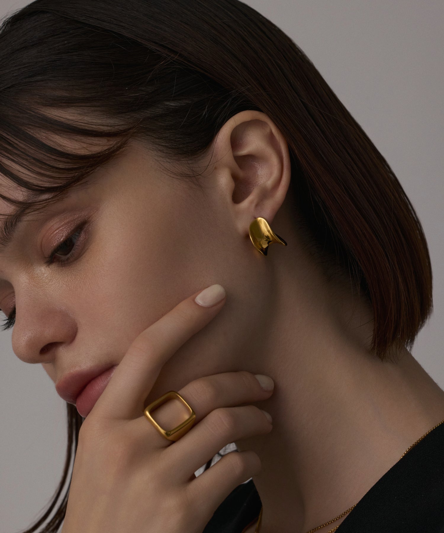 ゴールド]アシンメトリーカーブピアス