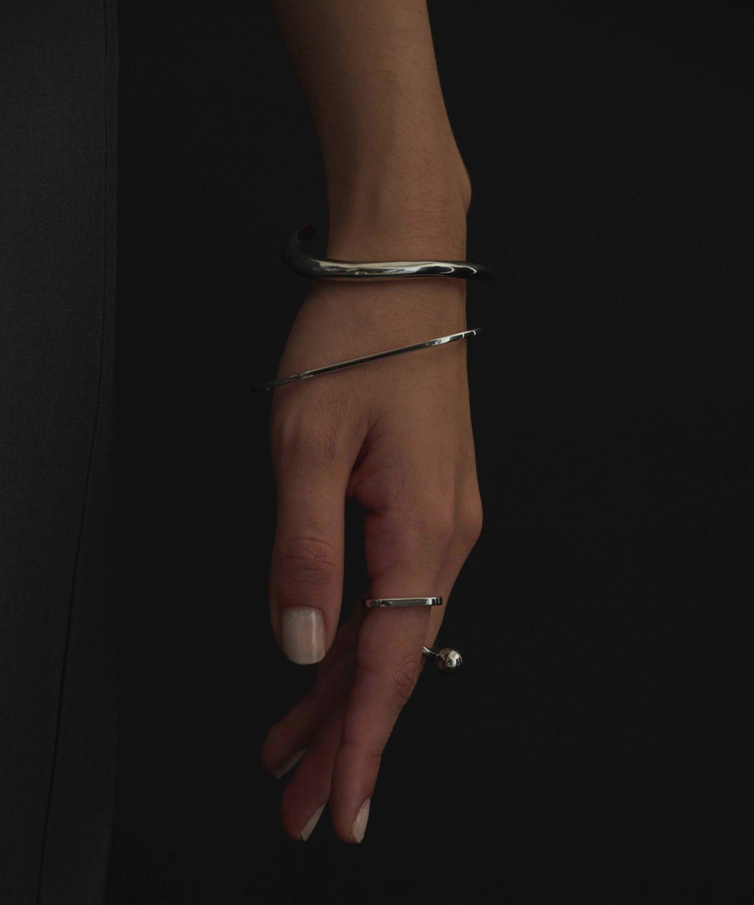 シルバー]ウェーブバングル