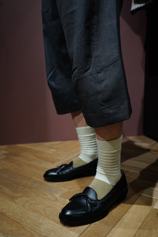 Omar Afridi(オマールアフリディ)25SSのKNEE DARTED FLARE SHORTS(GREY