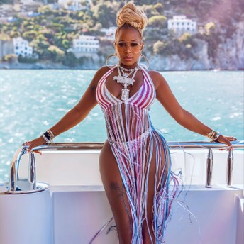 Adele Gets Grammy Support from Mary J. Blige, John Legend