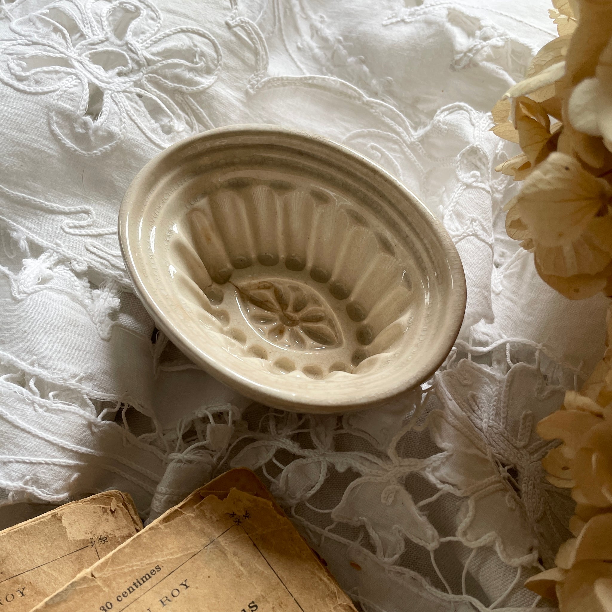 ヴィクトリアン小さな陶器モールド（高さ4.5cm） イギリスアンティーク