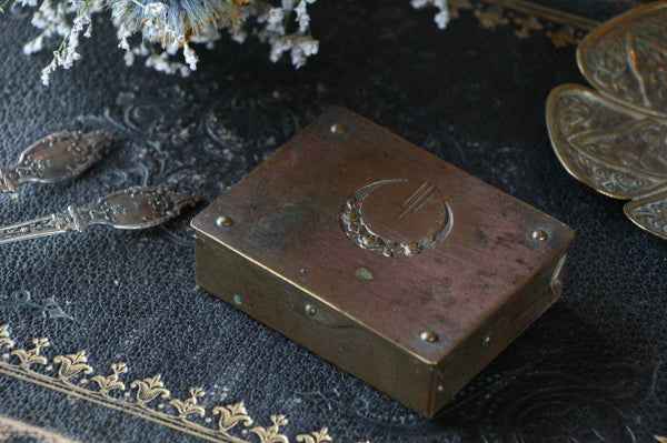 アールヌーヴォー調デザインが魅力の切手入れ（小物入れ） フランス