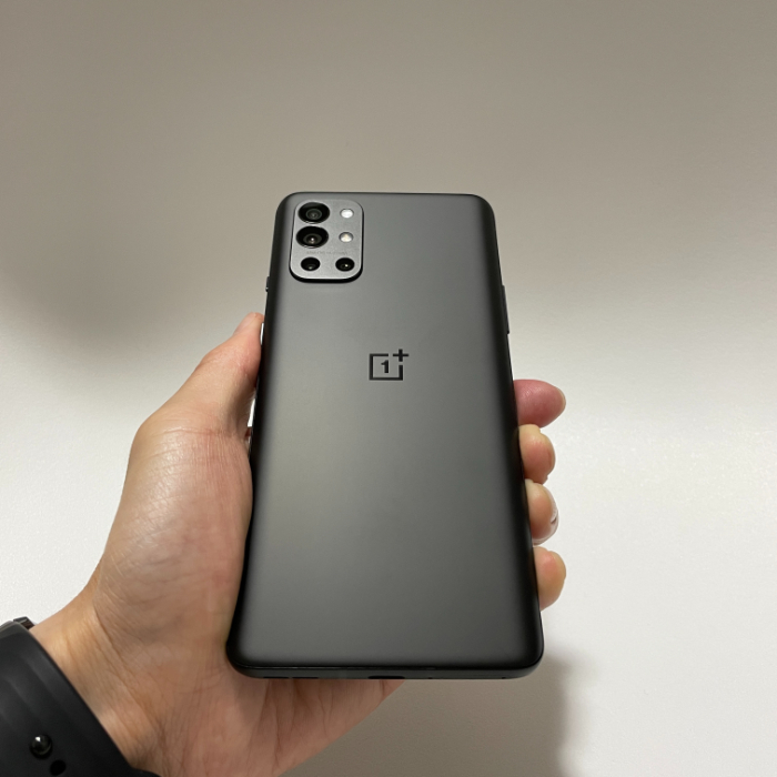 OnePlus 9Rレビュー】5万円台でハイエンド性能だけど買うべき人は