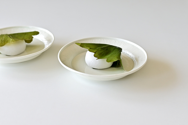 阿部春弥・みか 白磁しのぎ5.5寸皿