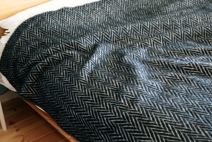 LAPUAN KANKURIT/ラプアンカンクリ/スローブランケット/IIDA/ブラック