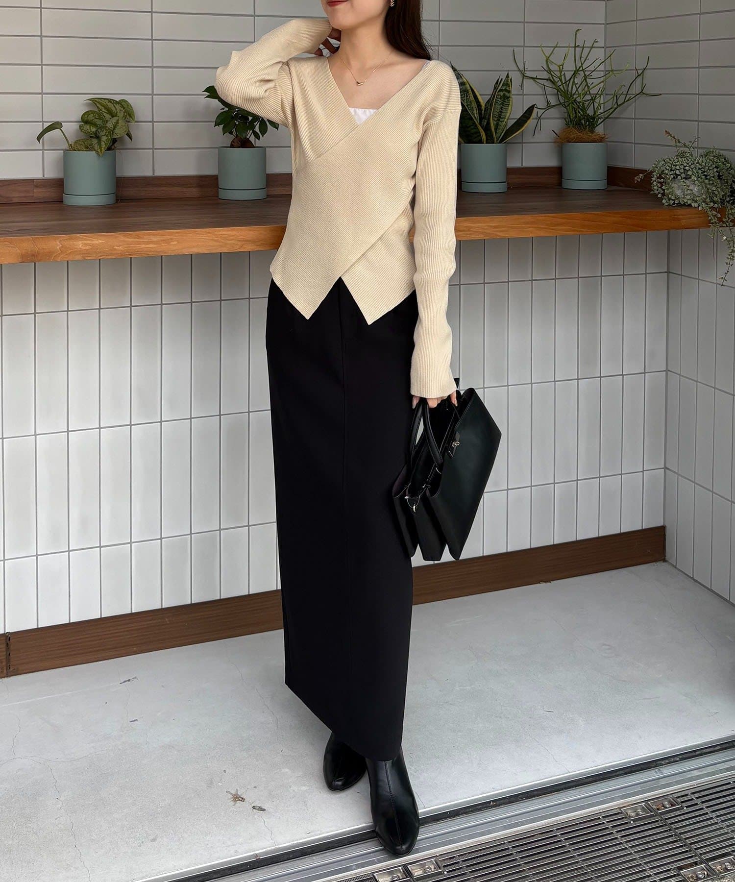 新色/ライトベージュ・グレー】クロスVネックニット | CAPRICIEUX LE