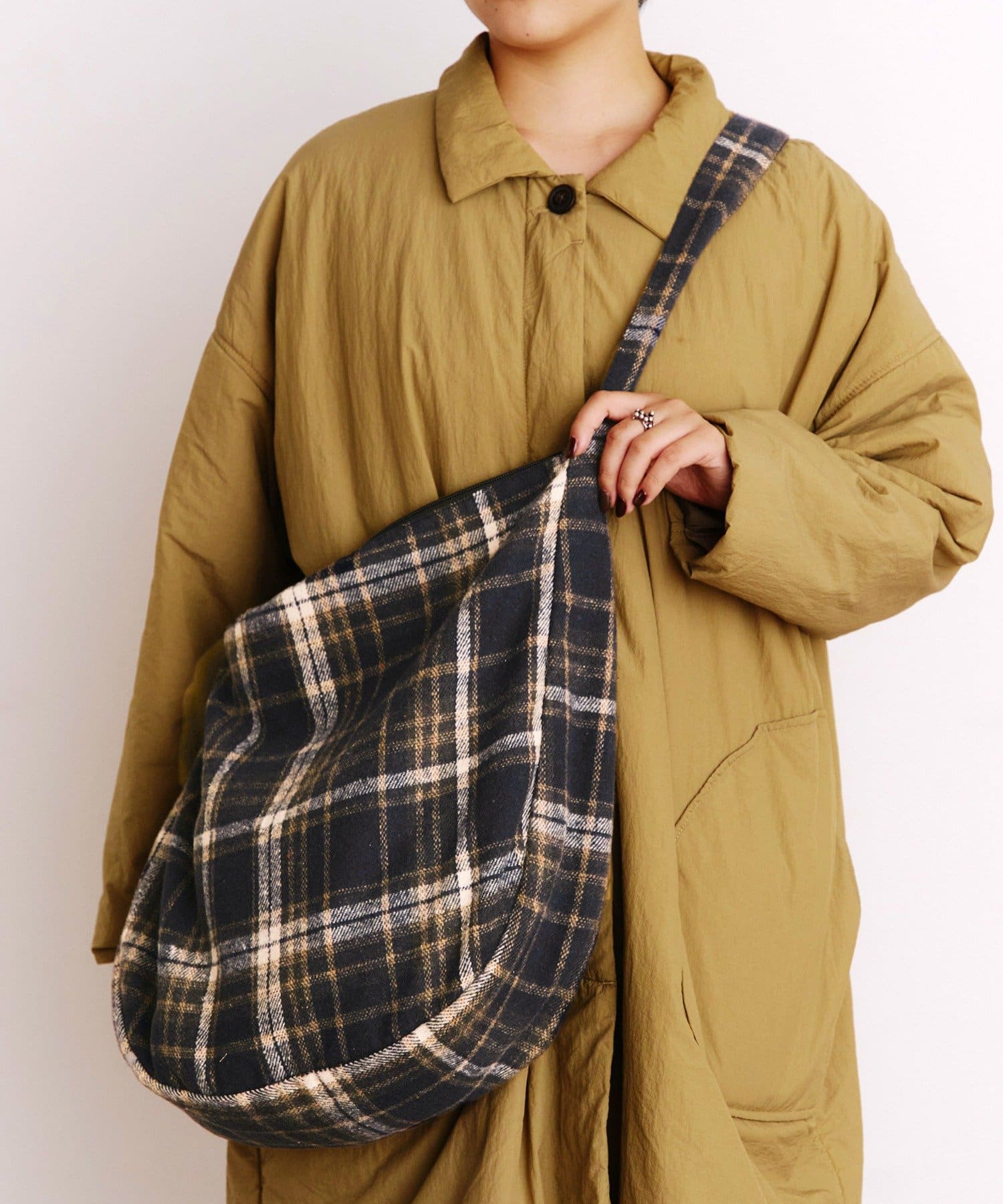 チェックショルダーバッグ／チェックとモコモコ | salut!(サリュ