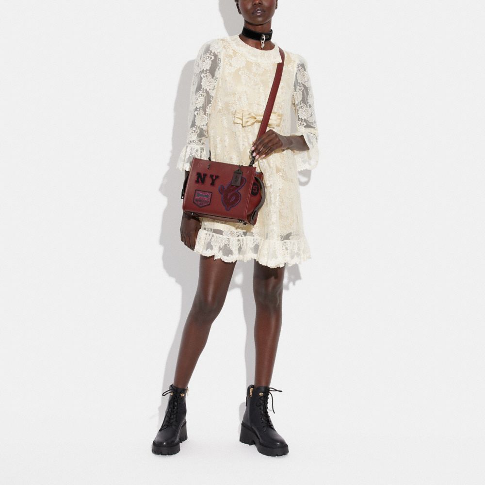 公式】COACH – コーチ | ローグ 25・ヴァーシティ パッチ